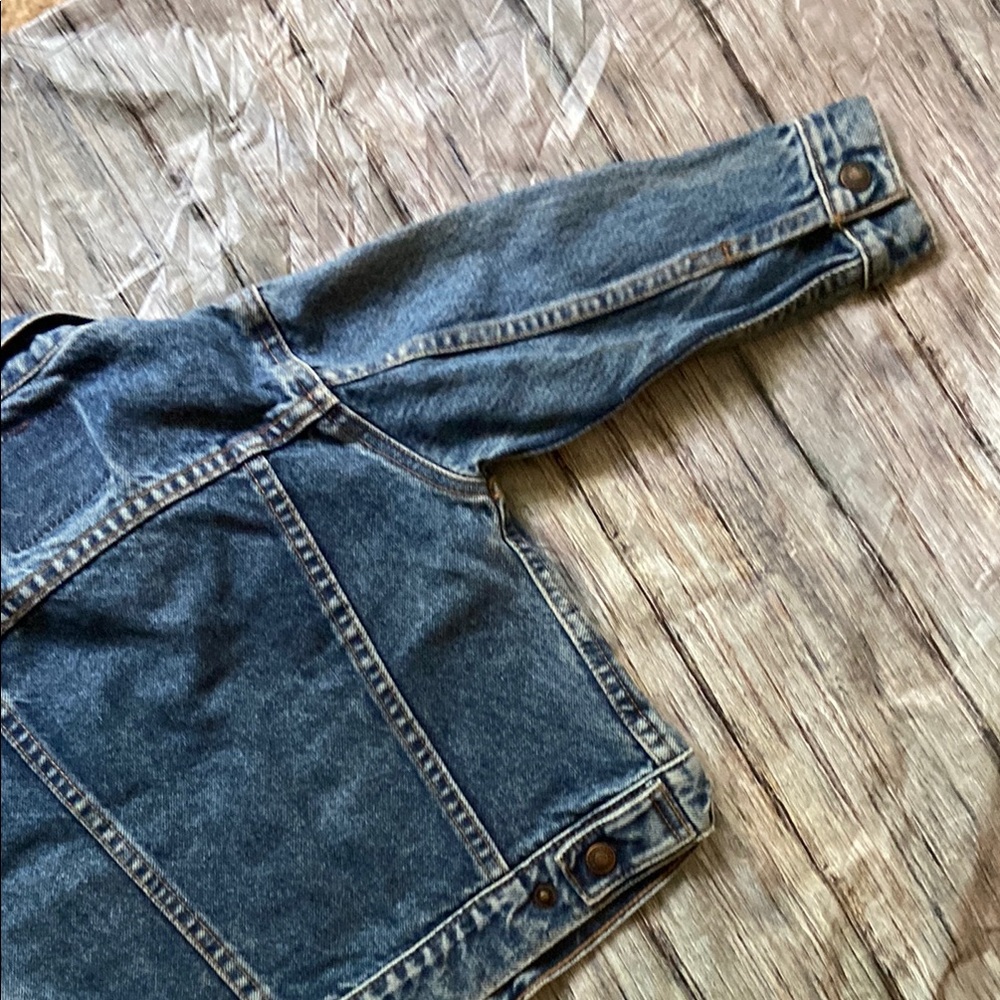 Vintage Levi's Blue Jean Jacket Classic Denim Style - Picture 8 of 8